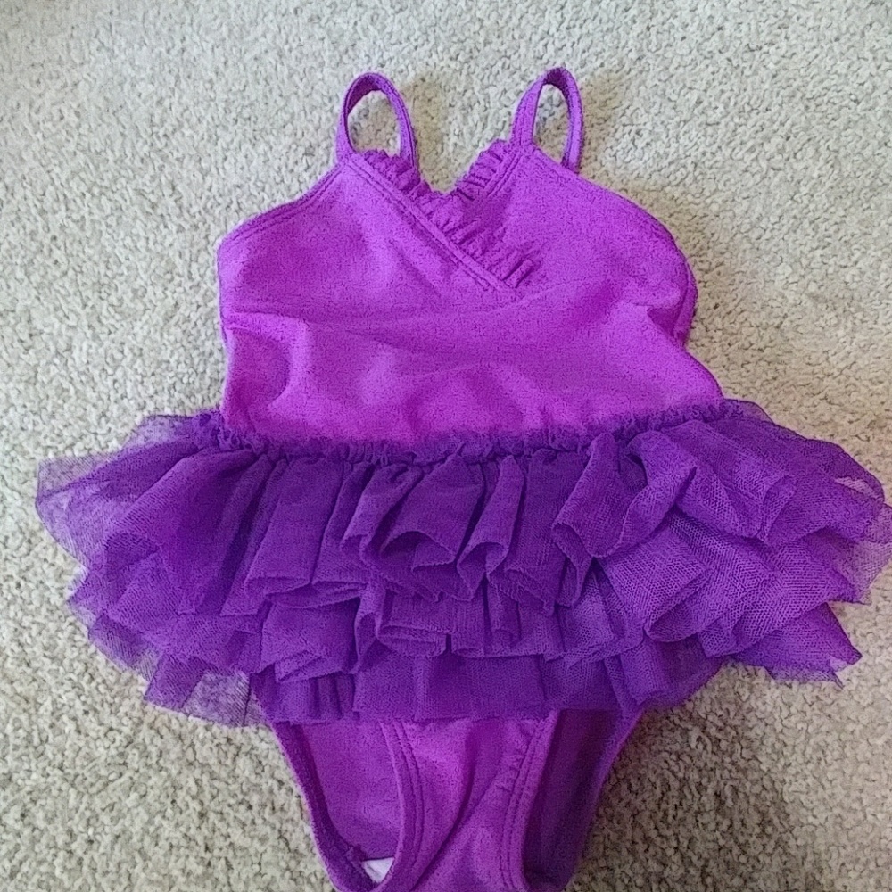 Cisco 9mo girls baithing suit.